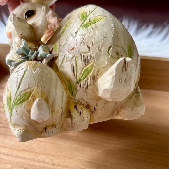 Hand Painted Figurine Baby Bunny with Mama Rabbit Wood Carved Roman Inc - Picture 6 of 10
